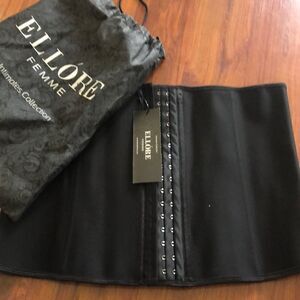 NWT Ellore femme Waste trainer size L/XL